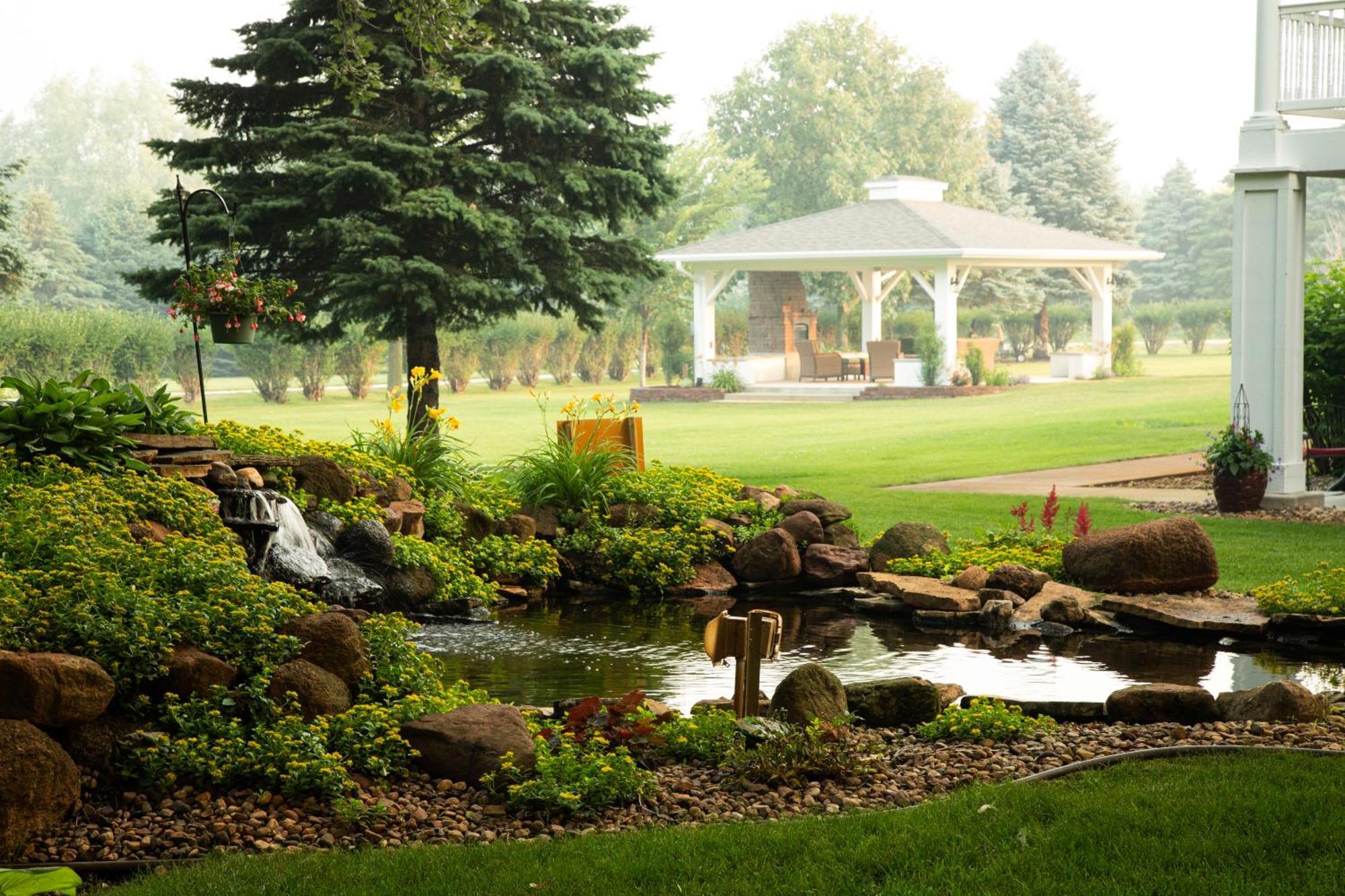 The Oakwood Inn Okoboji Exterior photo
