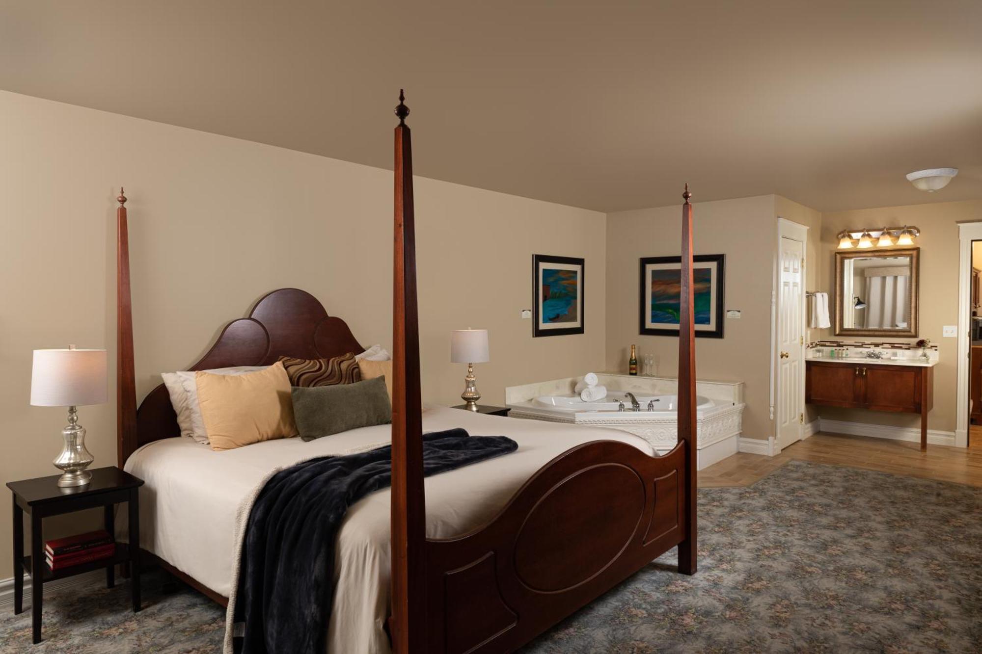 The Oakwood Inn Okoboji Exterior photo
