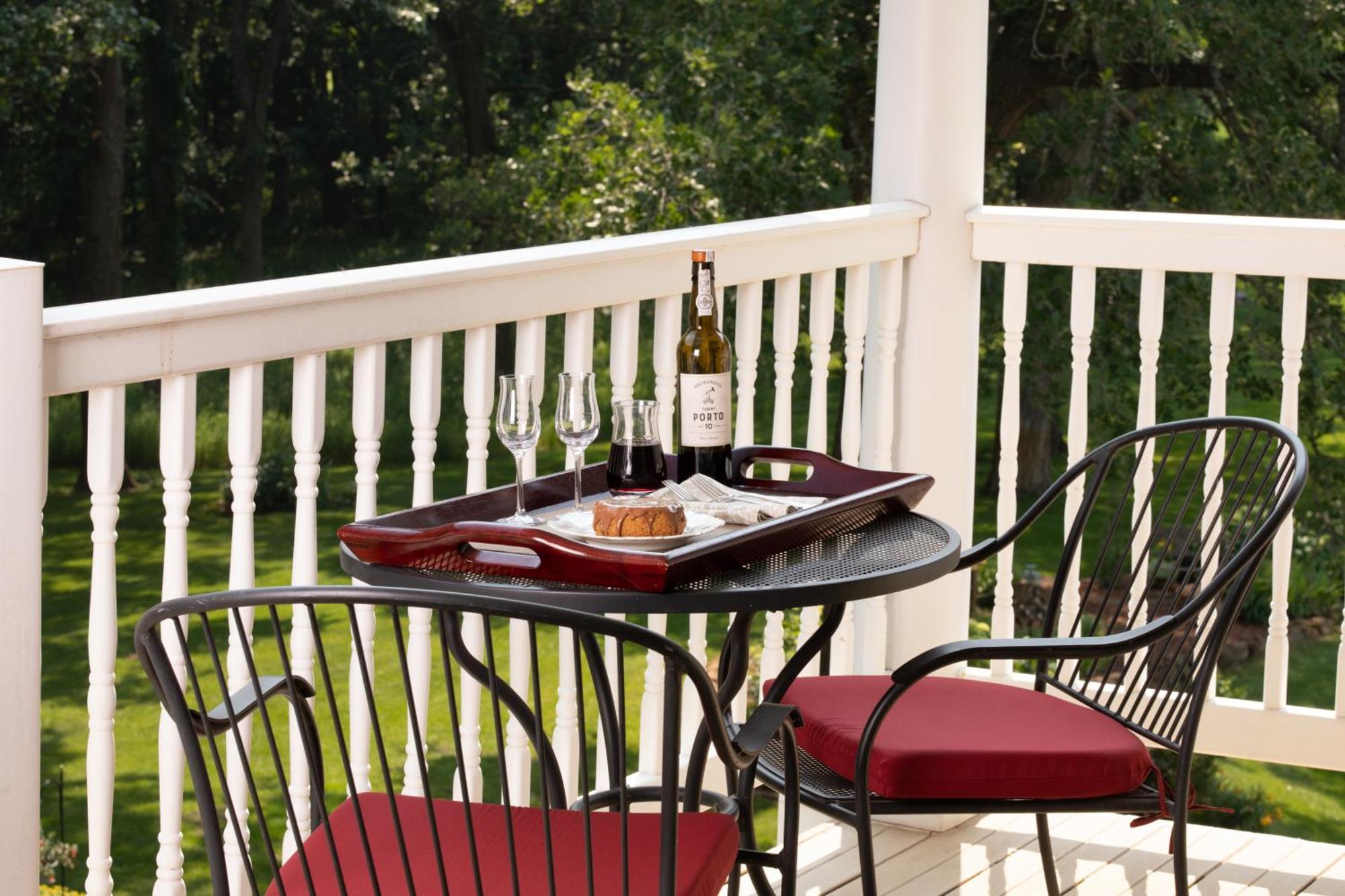 The Oakwood Inn Okoboji Exterior photo